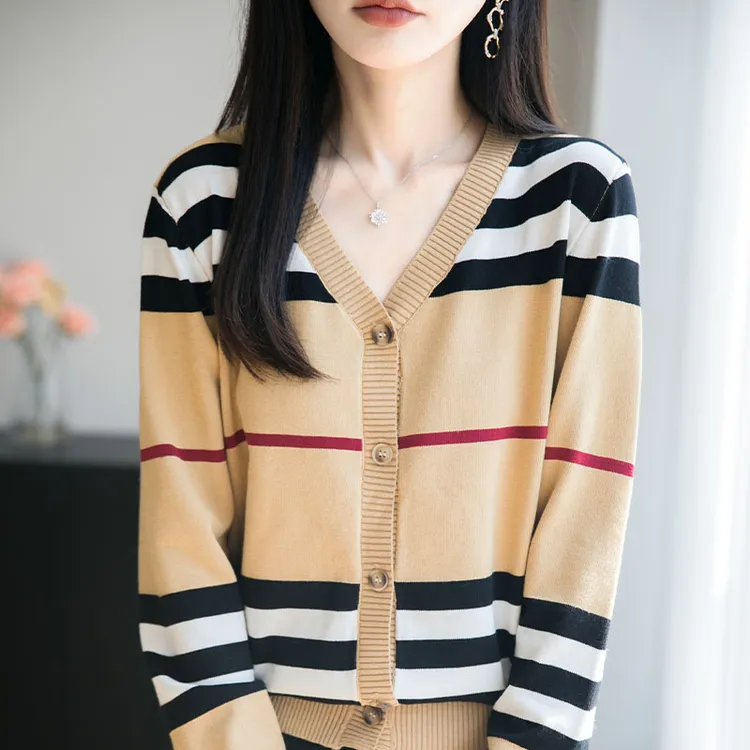 春秋特大码女装条纹V领针织开衫宽松遮肚巨显瘦秋季时尚洋气毛衣