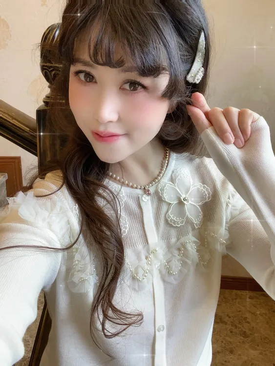 YDNalways轻奢设计师品牌2025秋冬重工钉珠拼纱时尚百搭绵羊毛衫