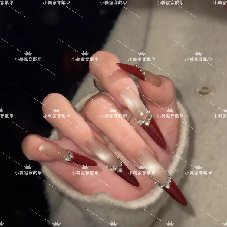 红法式新年圣诞新款秋冬氛围感显白高级仙气纯手工穿戴甲