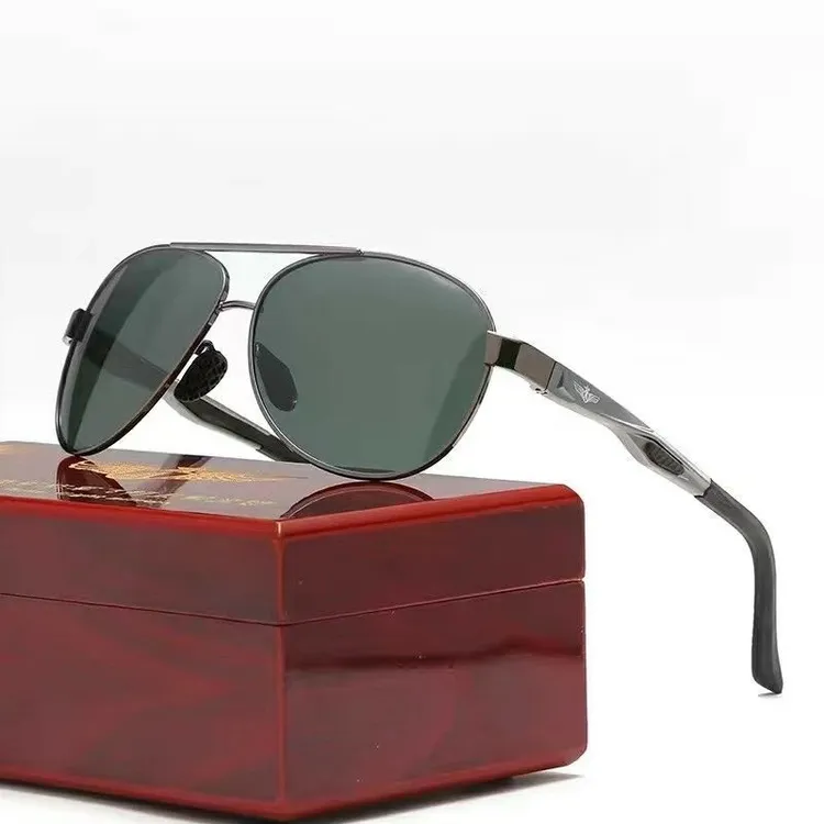 新款飞行员偏光太阳镜男女通用防紫外线开车户外防晒大脸显瘦