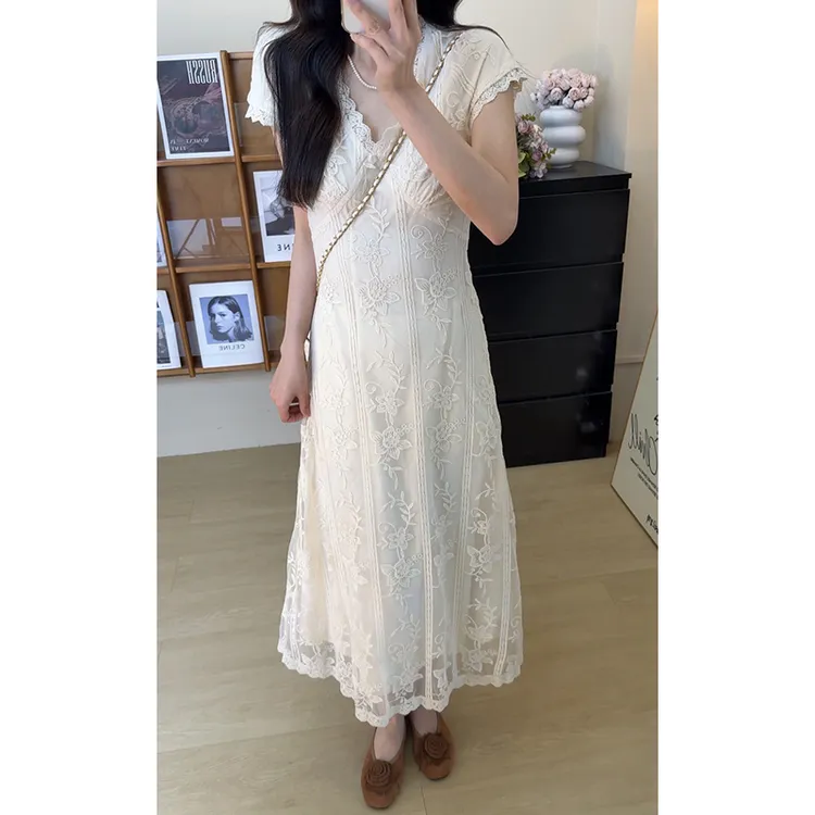 法式复古温柔气质V领蕾丝刺绣连衣裙女装夏季新款收腰显瘦长裙子