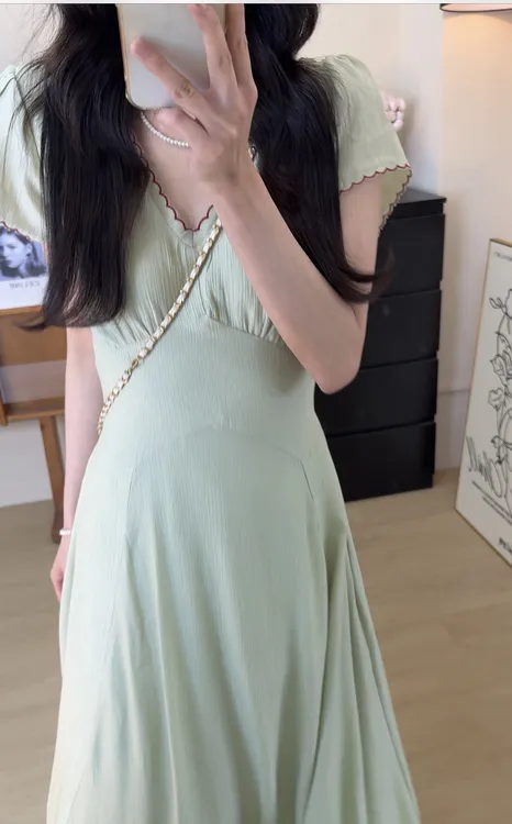 法式夏季阳光水波绿收腰显瘦绿色吊带连衣裙