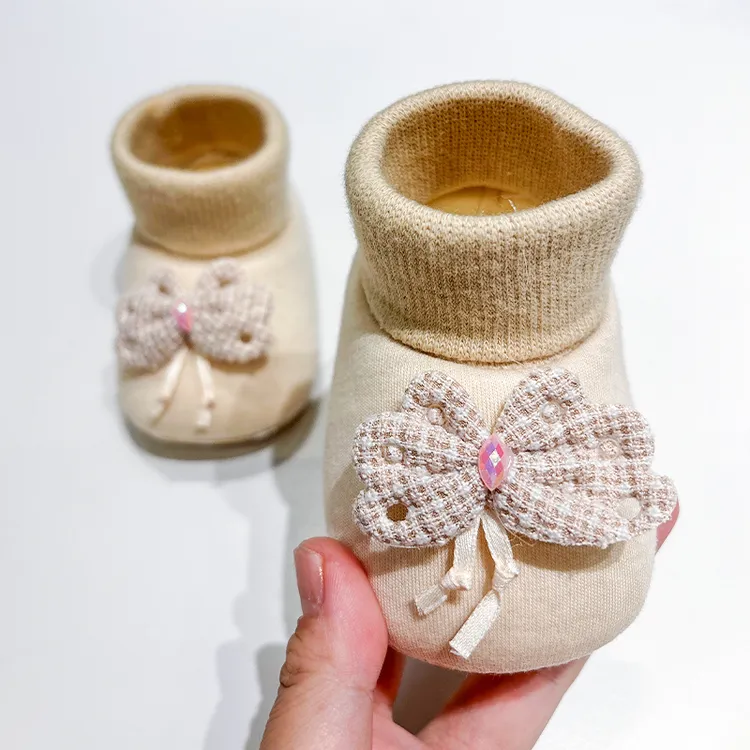 新生儿春秋冬季宝宝袜鞋0--6月保暖室内不掉婴儿鞋1岁男女宝学步