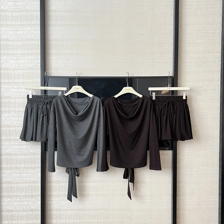 【赵小小&舒适底牌】8657 韩版荡领长袖针织衫上衣+松紧腰半身裙女