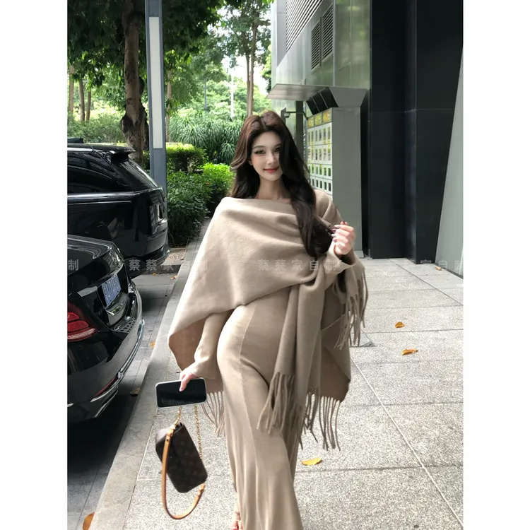 蔡蔡家「气质人鱼」显瘦百搭秋冬打底连衣裙气质高级斗篷披肩2068#