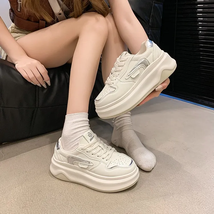 厚底小白鞋女爆款2025秋季新款白色百搭休闲板鞋增高运动松糕鞋