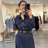藏青色的亚麻连衣裙