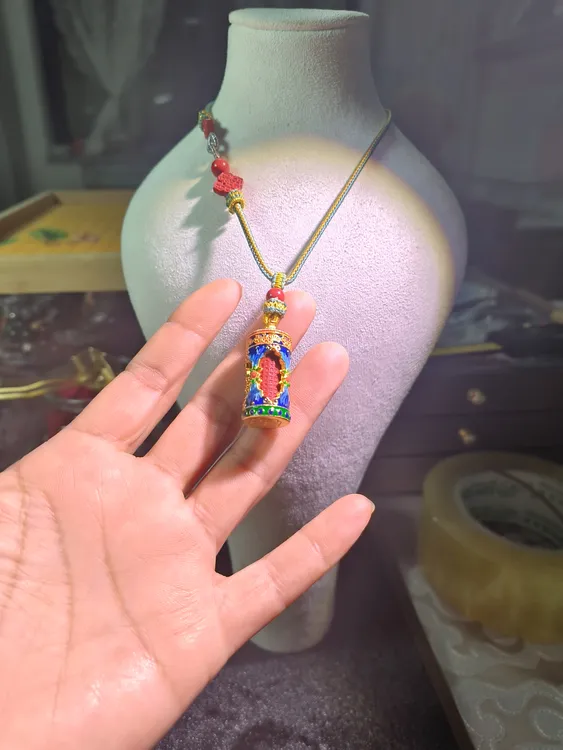 含辰砂工艺品含辰砂工艺品心经筒吊坠珐琅彩镶嵌