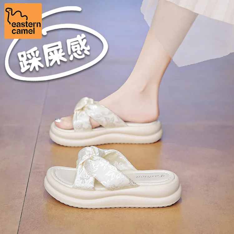 东方骆驼厚底沙滩凉鞋女2025爆款松糕鞋软底孕妇配裙子一字凉拖鞋