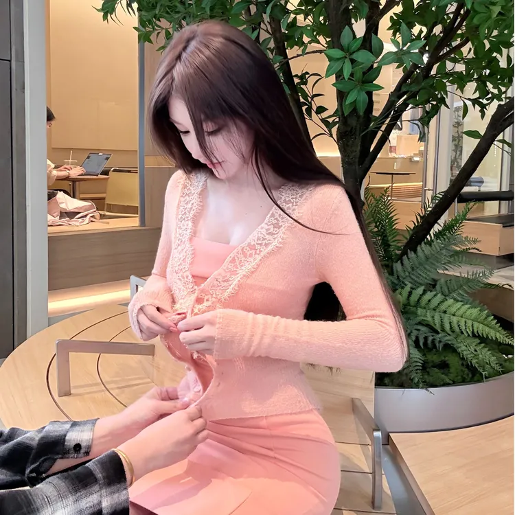 WW定制「缕花逸衫」显瘦蕾丝百搭长袖气质法式时尚小众设计感上衣