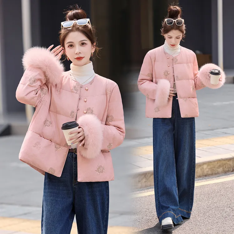 真狐狸毛羽绒服2025新款国风刺绣短款高级白鸭绒短款短款轻奢外套