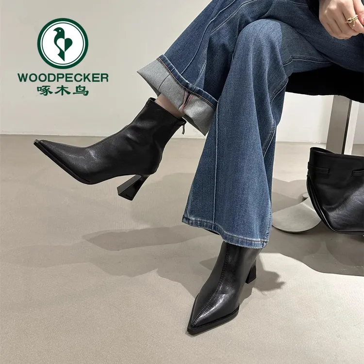啄木鸟2025秋冬新款尖头粗跟气质短靴女后拉链高跟瘦瘦靴时装靴女