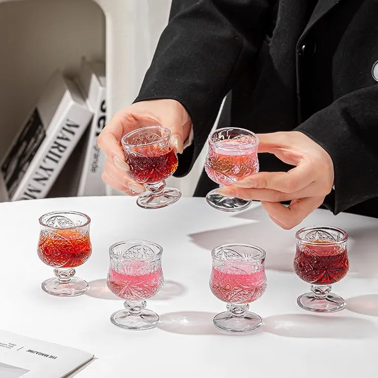 【10只装】蝴蝶高脚杯刻花一两小酒杯玻璃杯复古烈酒杯一口杯50毫升