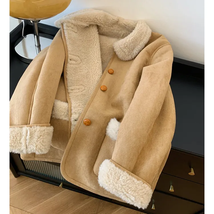 羊羔毛拼接翻领开衫外套女冬季2025新款复古洋气显瘦时尚减龄上衣