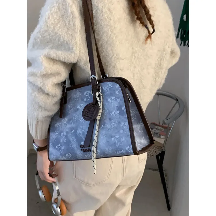 卡通印花牛仔布腋下包包女2025新款潮时尚覆古托特包单肩通勤包