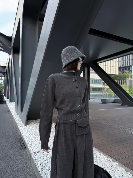 邓蕾婷【穿搭贩卖】冬季新款洋气不规则设计高级感气质时尚开衫毛衣