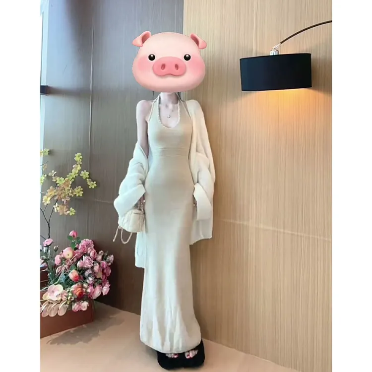 2025早秋新款女法式气质宽松长袖针织开衫收腰显瘦包臀挂脖连衣裙