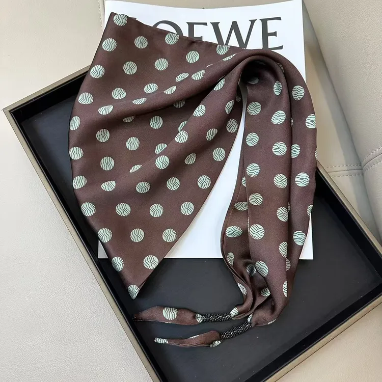 女孩丝巾新款三角巾双层韩系小披肩小众设计豹纹丝滑高级护颈小领