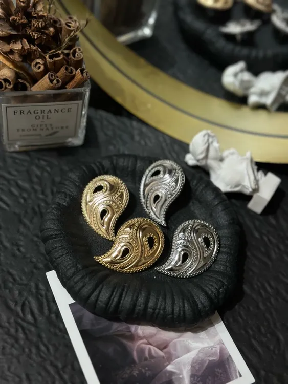 钛钢亚克力耳饰 钛钢耳饰LARVINA腰果花复古金色手工小众气质耳环