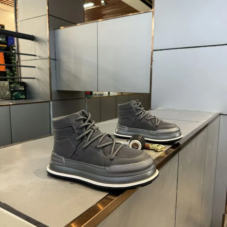纯色潮流风秋冬高帮加绒休闲板鞋厚底百搭男冬季新款休闲鞋