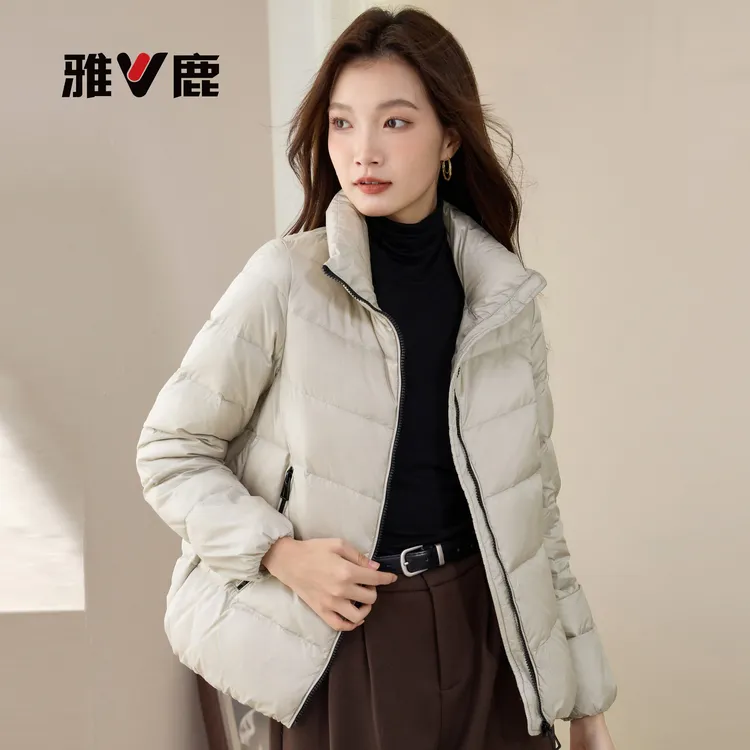 V/雅鹿秋冬经典新款中厚女羽绒服外套保暖短款百搭时尚秋冬季立领