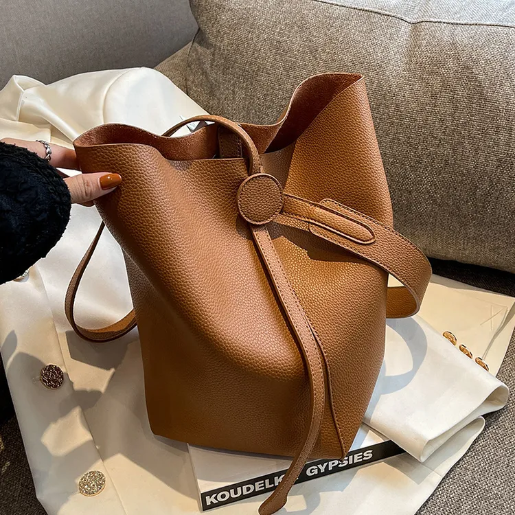 大容量包包女包2025新款时尚秋冬简约单肩斜挎包高级少女风水桶包