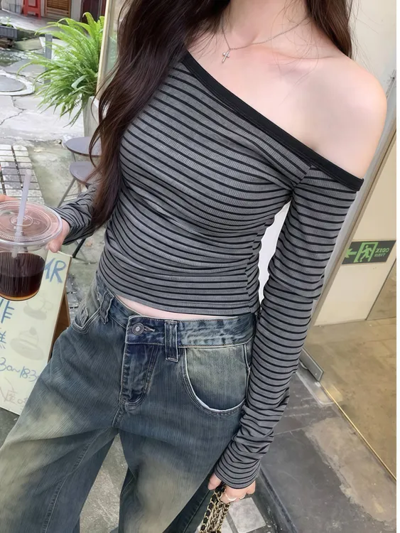 复古条纹斜肩长袖t恤女早秋新款氛围感露肩打底衫甜辣风