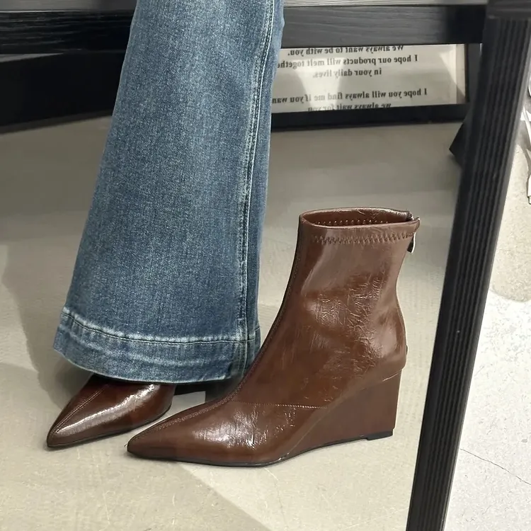 高级质感美拉德色系！棕色尖头坡跟短靴后拉链瘦瘦靴显瘦秋冬短筒