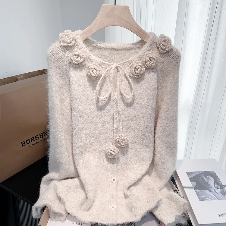 设计感立体花朵通勤毛衣女2025年秋冬新款宽松针织衫小众洋气上衣