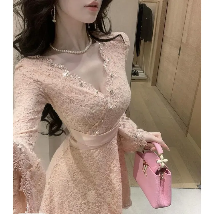 1189甜桃娇娇秋冬名媛辣妹优雅气质V领钉珠蕾丝加绒长袖连衣裙
