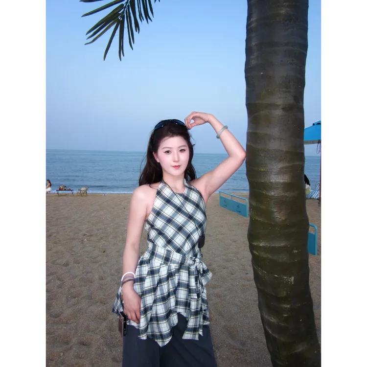 夏季新款韩系洋气辣妹小个子短款背心格子设计感挂脖无袖上衣女