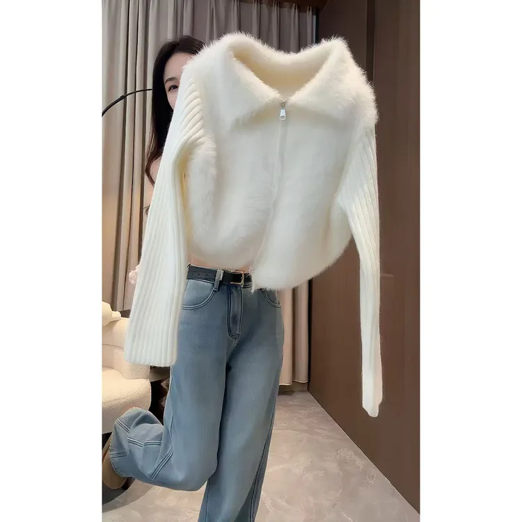 韩系氛围感穿搭秋冬2025新款通勤女短款毛茸茸拼接百搭显瘦毛衣女