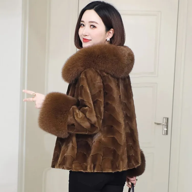 2025冬季新款短款水貂毛大衣女小个子狐狸毛领显瘦妈妈装皮草外套