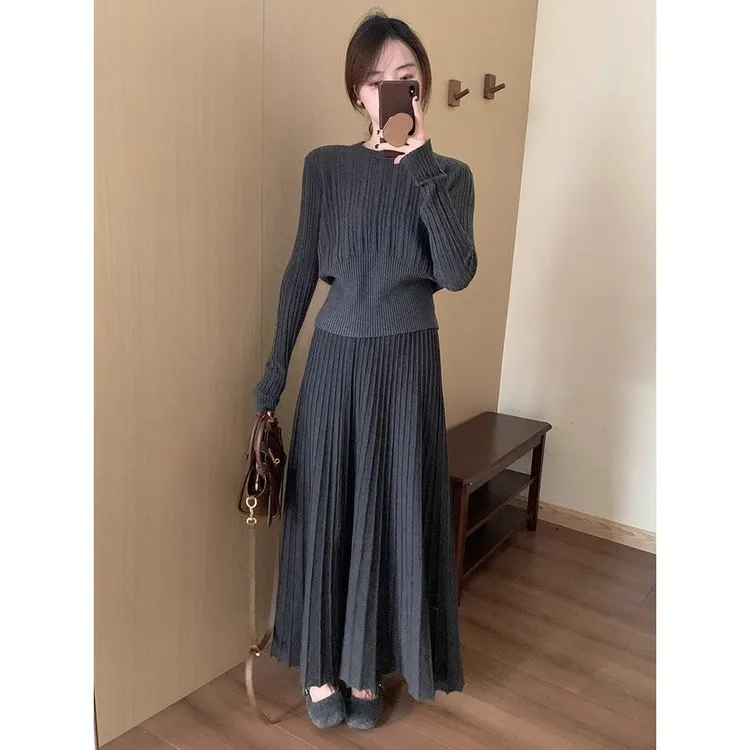 韩系早秋穿搭灰色针织衫百褶半身裙一整套女高级感巨好看两件套装