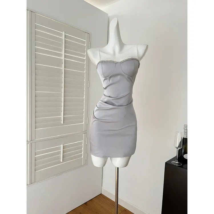 JustQin星河璀璨2025新款夏装镶钻吊带短裙性感缎面连衣裙女