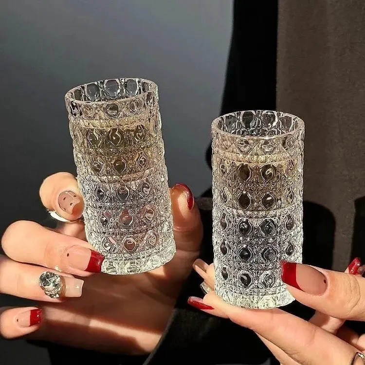 高颜值小酒杯一口杯白酒杯创意复古雕花玻璃杯果汁杯精致玻璃杯子