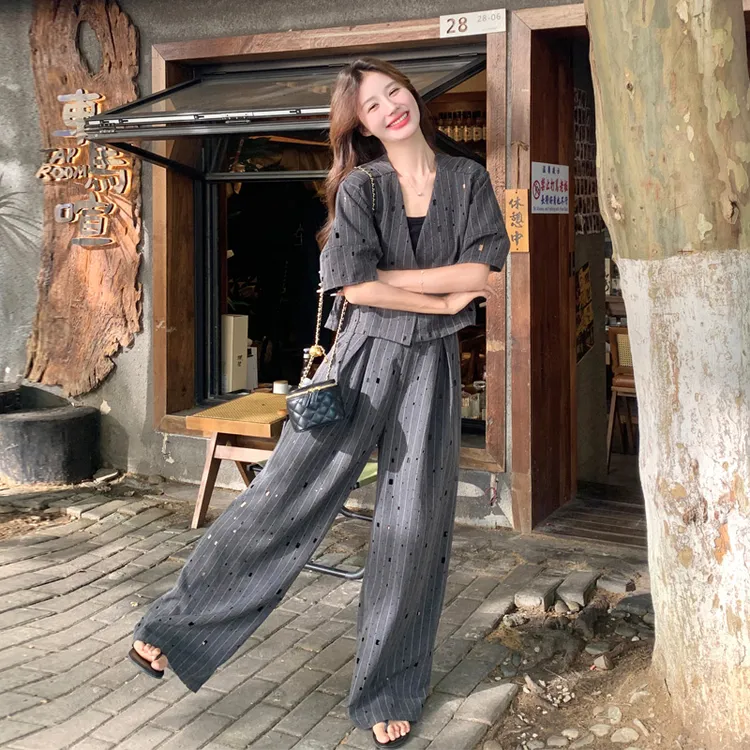 镂空烫钻西装套装裤女2025夏季新款盐系氛围感甜酷极简风两件套潮