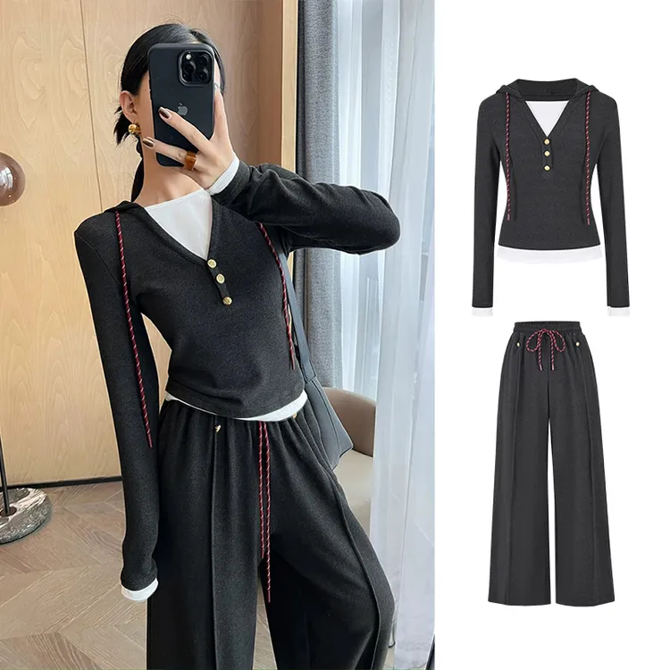 2025年秋假两件深灰色V领连帽长袖新款独特设计感撞色两件套