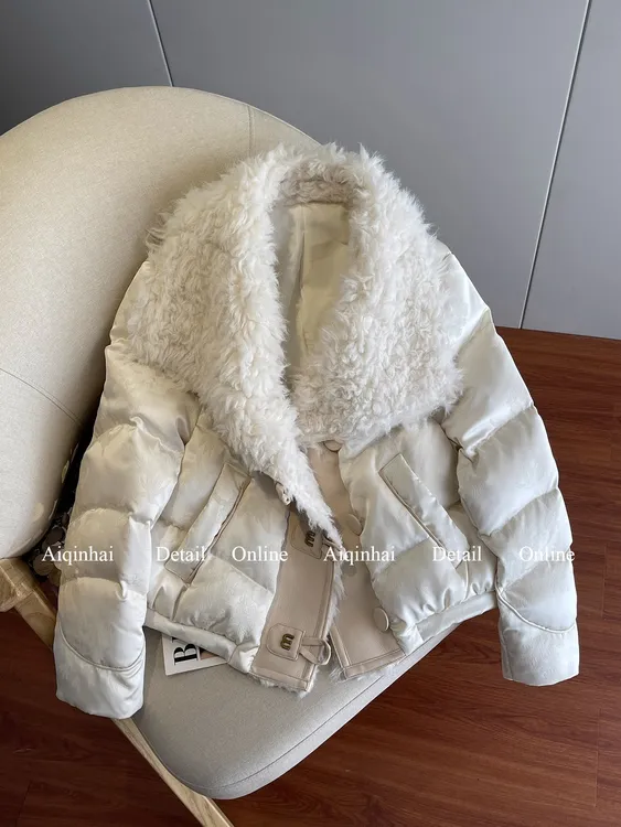 极简风复古气质羽绒服女冬季新款设计感洋气立领面包服棉服外套