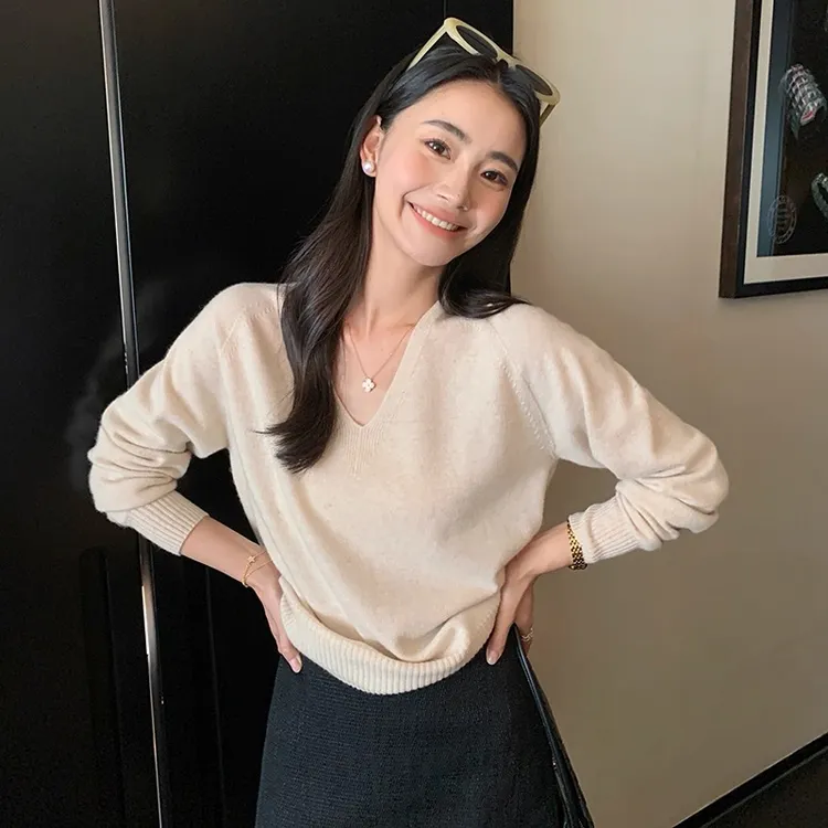 鄂尔都市牧王羊绒衫女无缝一线成衣V领秋冬纯色宽松毛衣打底衫