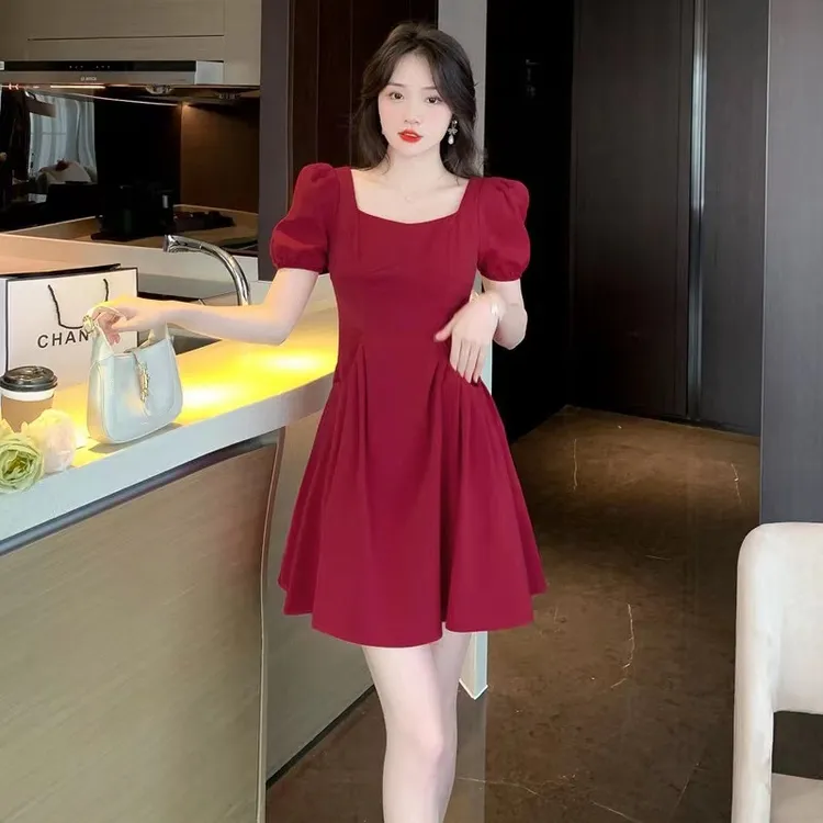 泡泡袖辣妹褶皱连衣裙女2025夏装御姐方领气质短款高腰时尚赫本风