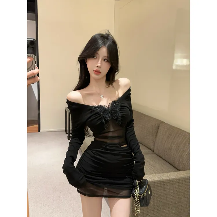 秋冬新款纯欲风辣妹蝴蝶小众设计感时尚针织上衣半身裙两件套装女
