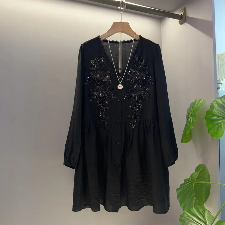 1888杂志风休闲风v领T恤绣花宽松百搭重工大码长袖网红洋气炸街