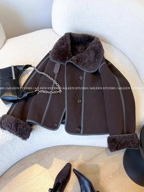 2025秋冬季新款大码女咖色气质高级感设计感短款休闲百搭外套上衣