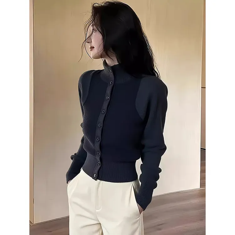 韩系深灰色高领单排扣收腰毛衣女2025新款冬季超好看修身针织上衣