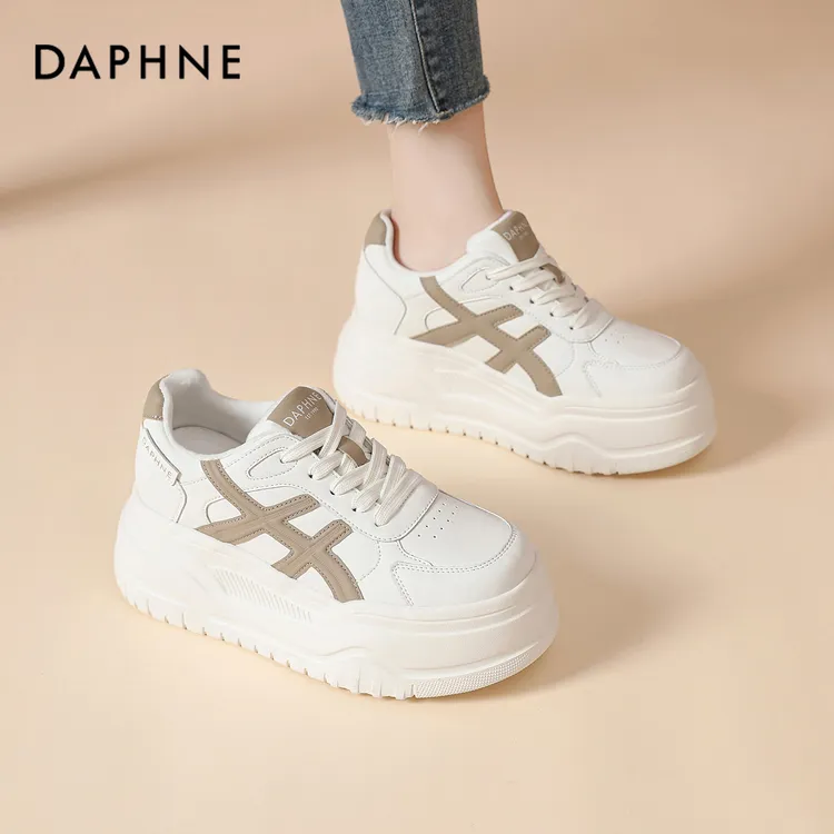 达芙妮休闲板鞋女款冬季2025新款厚底增高加绒保暖棉鞋百搭小白鞋