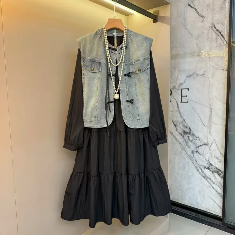 2025秋季新款新中式盘扣牛仔马甲+连衣裙时尚气质显瘦两件套8723