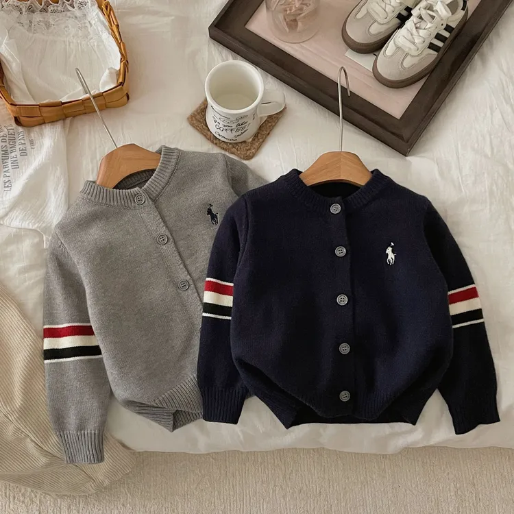 2025春秋新款儿童毛衣男女童袖子夹色韩系胸前刺绣百搭开衫毛衣