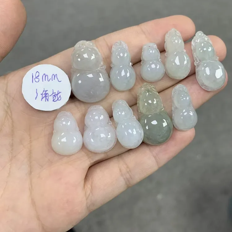 缅甸天然A货翡翠精致百搭翡翠葫芦玉坠-多样性发其一