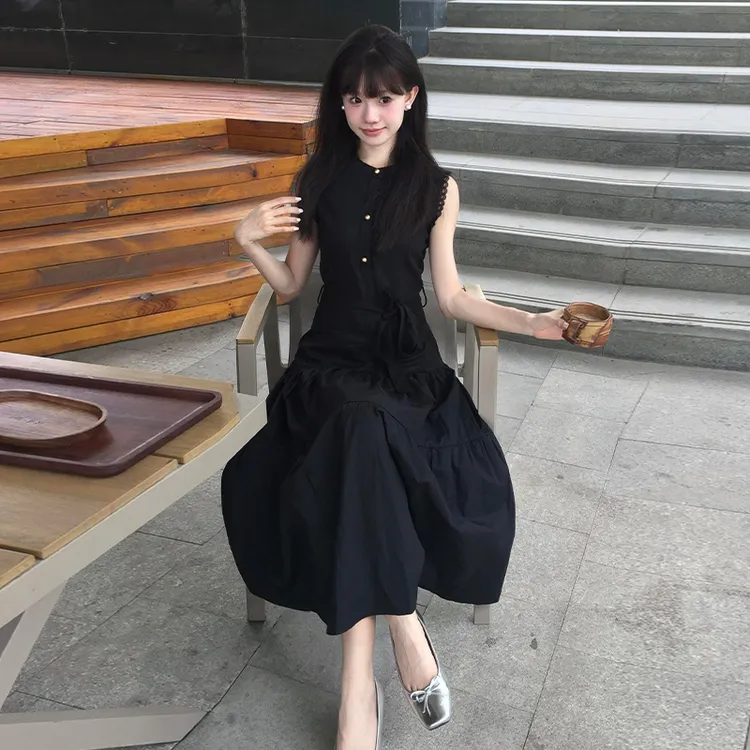 赫本风黑色无袖背心连衣裙子女春夏季小个子气质收腰长裙2025新款